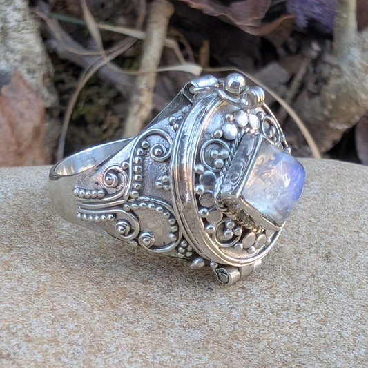 Gemstone Poison Ring in Sterling Silver - Secret Keeper